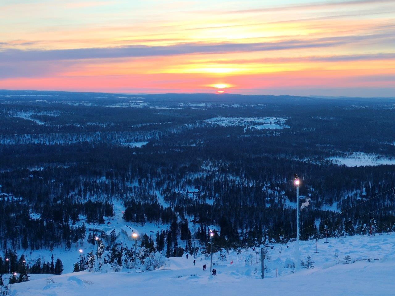 Salla Sallatunturi laskettelurinne, aurongonlasku